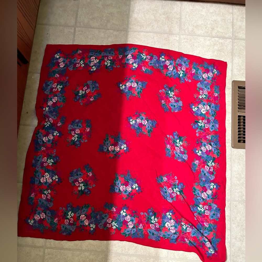 ALBERT NIPON VTG Gorgeous Silk floral scarf. No snags or stains.